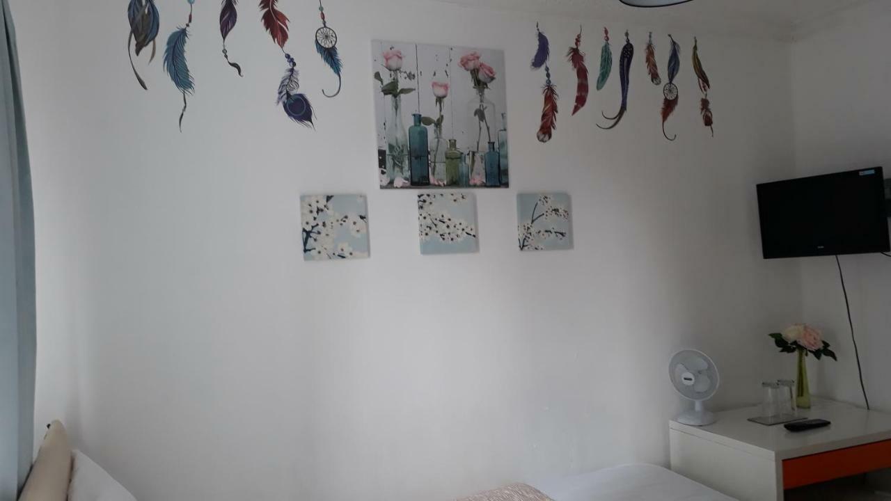 Green House Homestay *